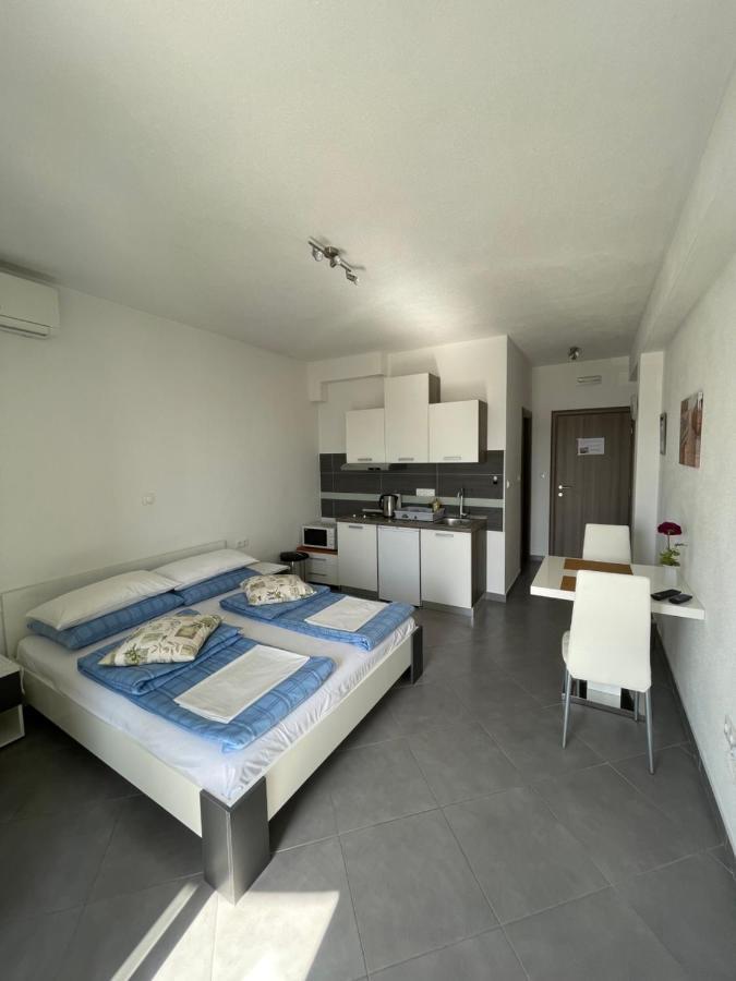 Apartments Nevistic Podstrana Exterior photo