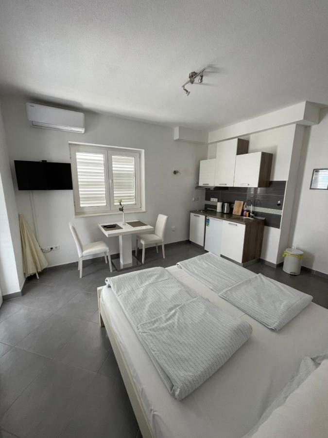 Apartments Nevistic Podstrana Exterior photo