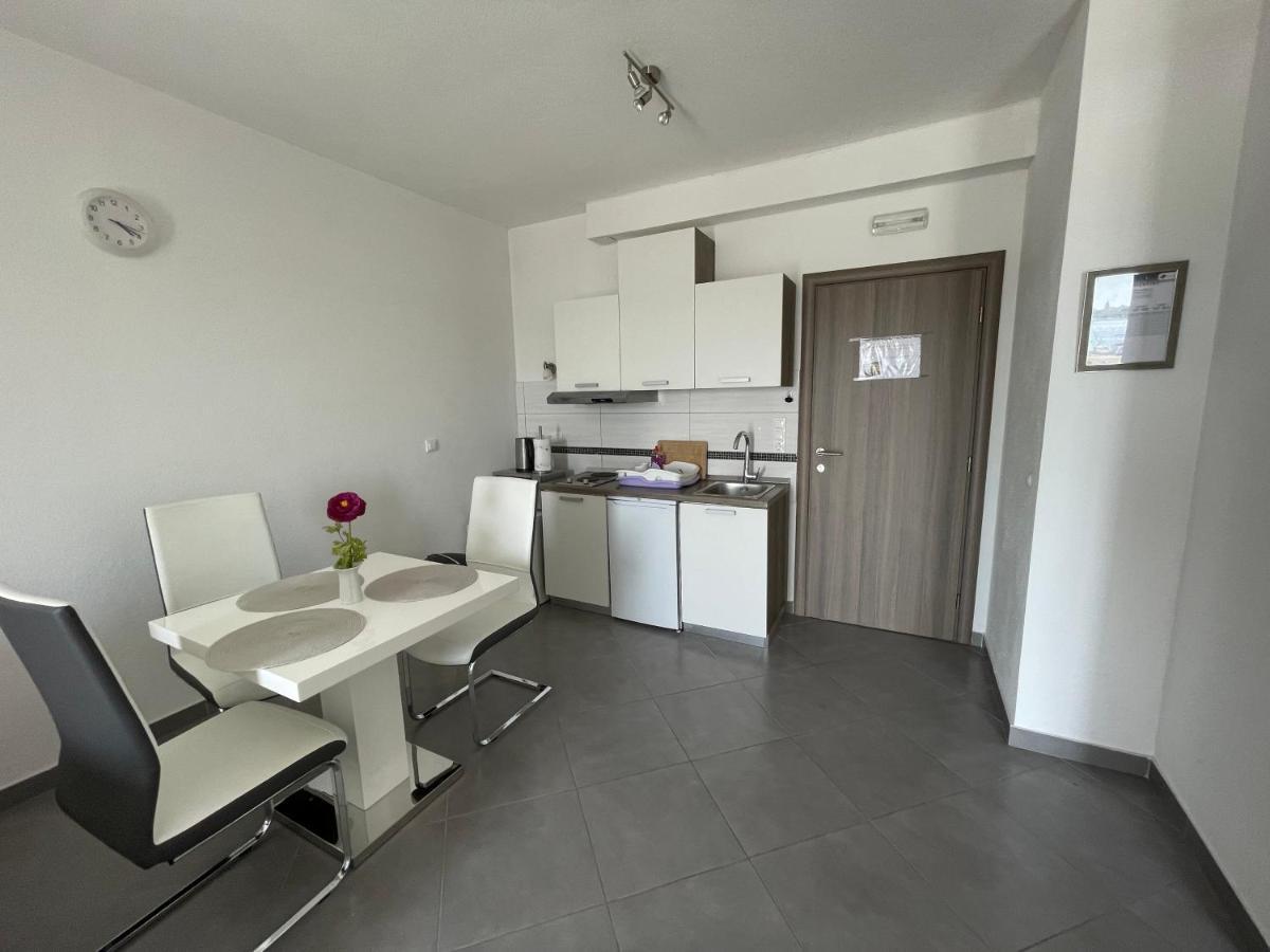Apartments Nevistic Podstrana Exterior photo