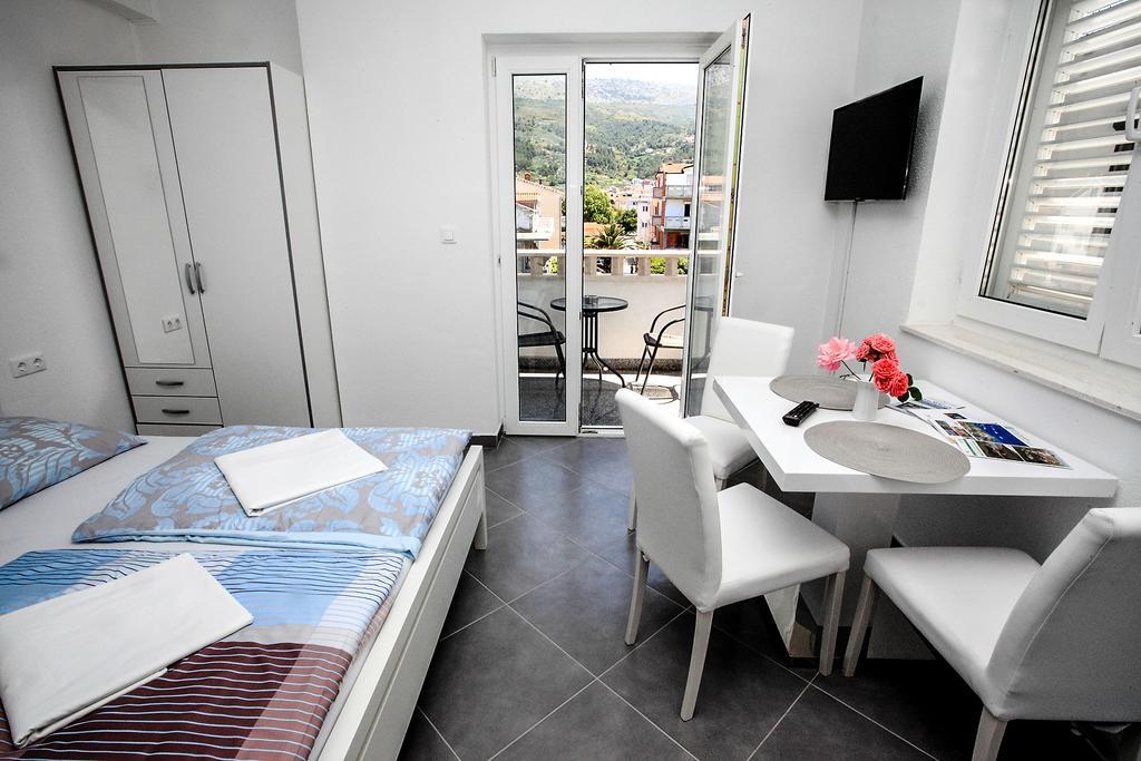 Apartments Nevistic Podstrana Exterior photo