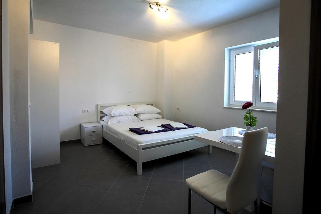 Apartments Nevistic Podstrana Exterior photo